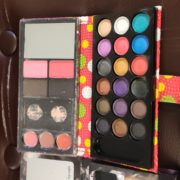 Eyeshadow makeup - Picture 3 of 4